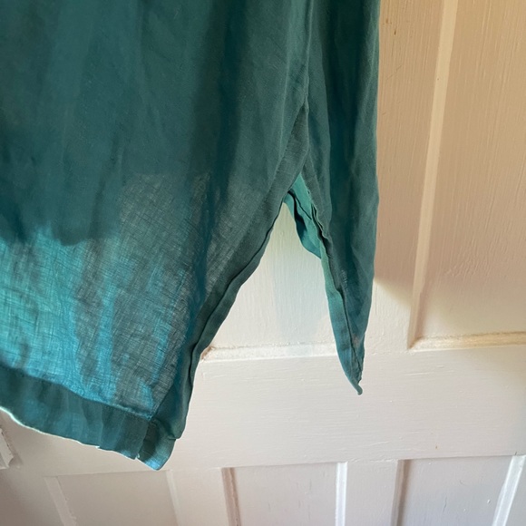 Size large, but more like a 2X please teal linen shirt - Picture 5 of 12